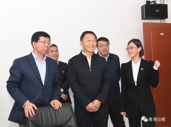 省委副書記、代省長劉寧在副省長王黎明等領(lǐng)導(dǎo)的陪同下視察物產(chǎn)集團